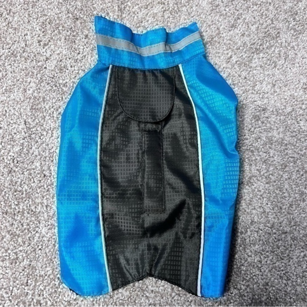 💚 NWT Voyager size small pet reflective windbreaker